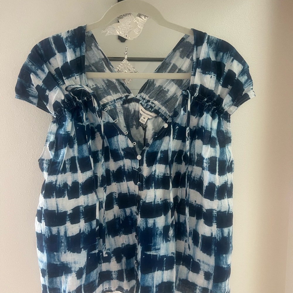 Banana Republic Navy and White Tie-Dye Button Front Blouse